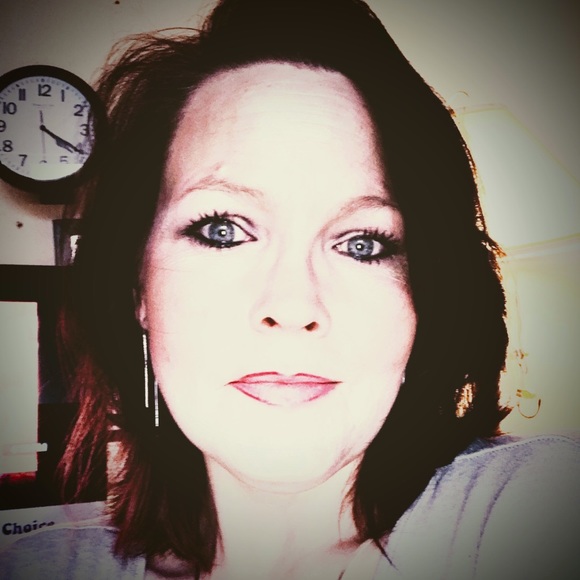 Meet your Posher, Angela - Picture 3 of 4